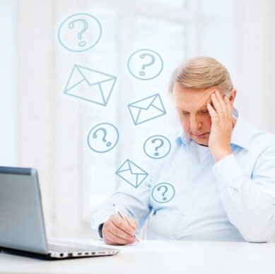 personne stressée par ses mails